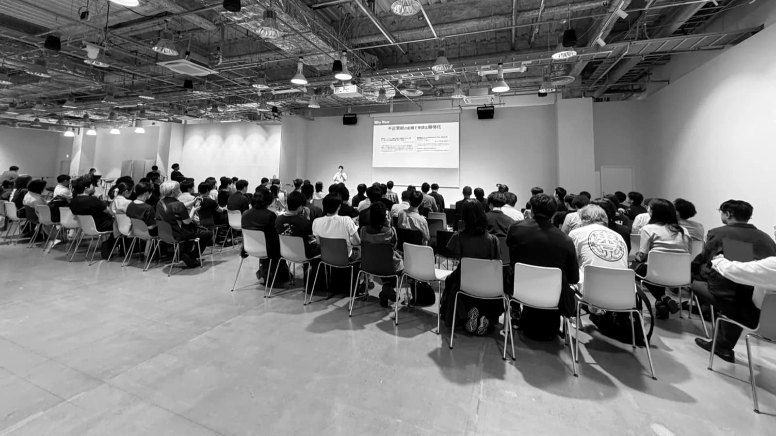 満席の会場で大勢の来場者がピッチに聴き入るTIMEWELLイベントの様子